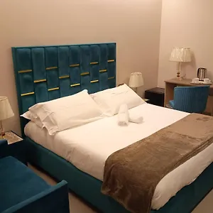 Suites&rooms Piazza Dei Martiri Bed and breakfast